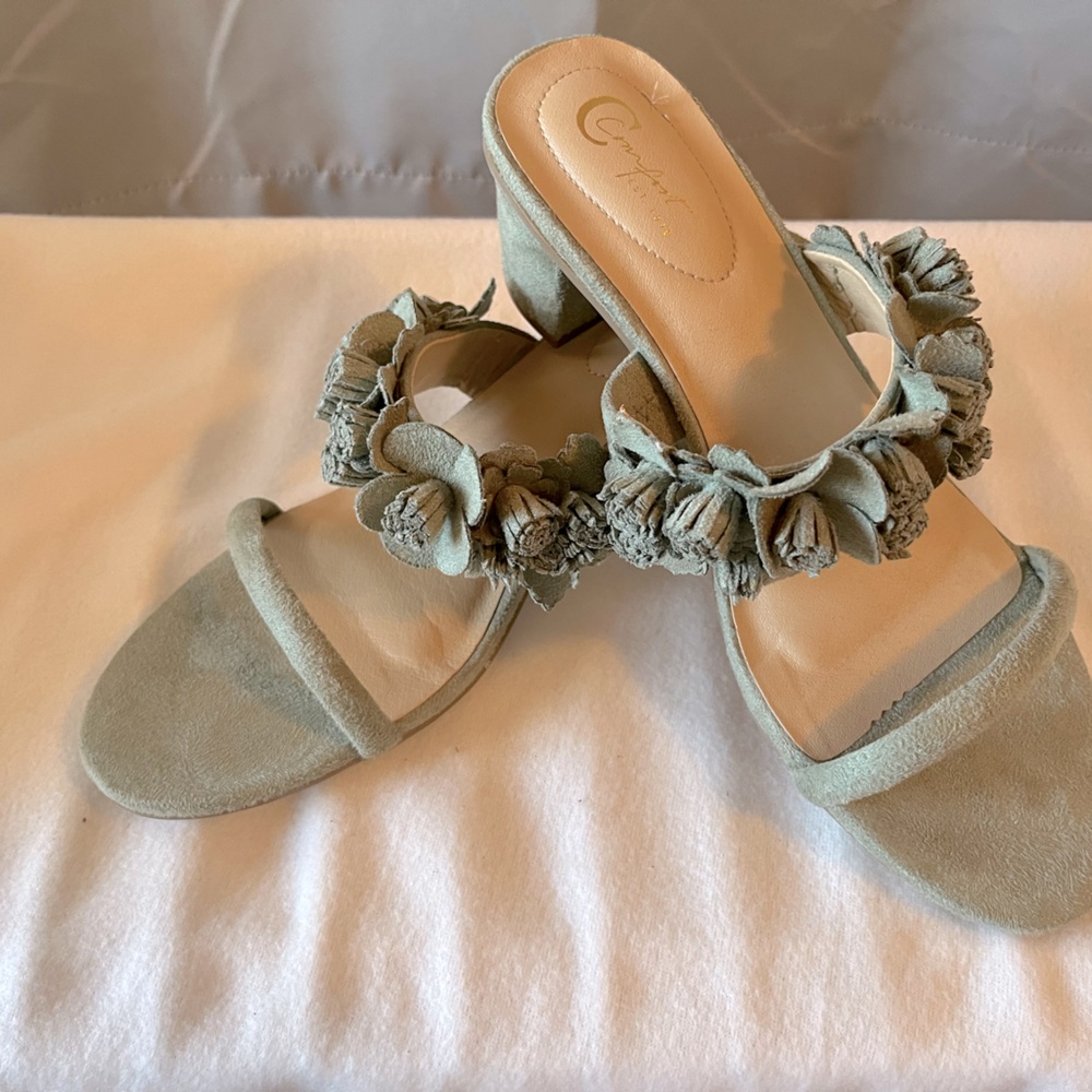 Comfort Feet Womens strappy sandal with flower details on strap.